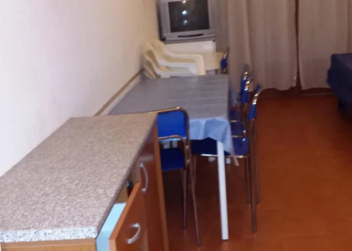 Three-bedroom Flat With Balcony In Daire *