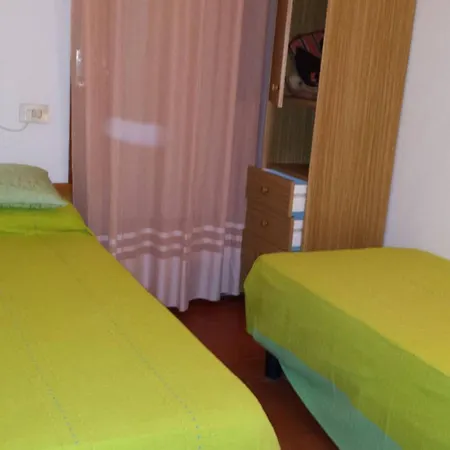Three-bedroom Flat With Balcony In Lejlighed *