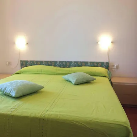 Appartement Three-bedroom Flat With Balcony In