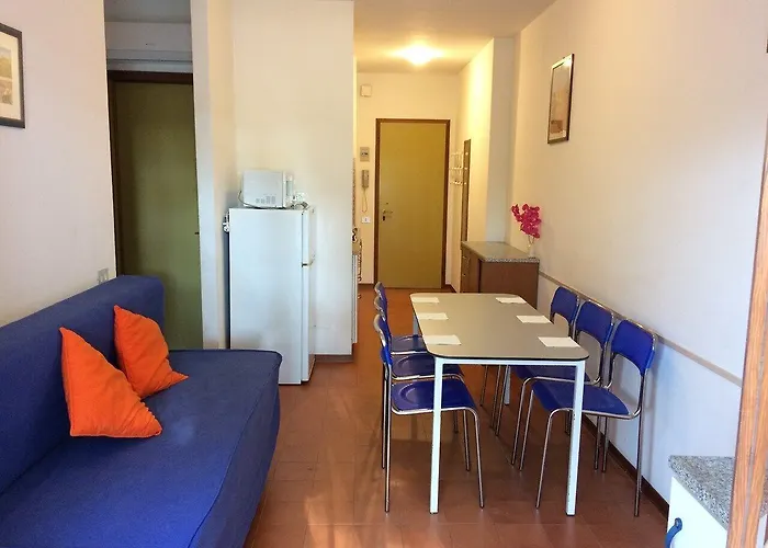 Apartman Three-bedroom Flat With Balcony In
